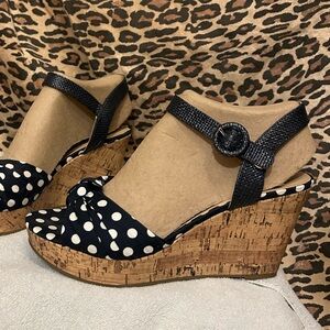 Unisa blue polkadot wedges size 8.5